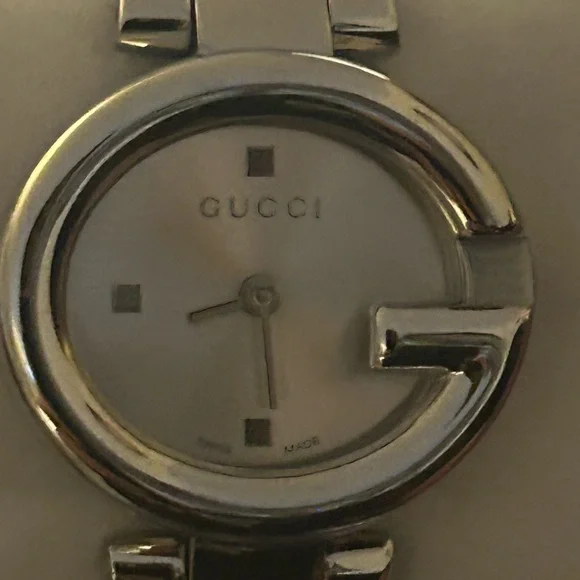 Gucci Women's Elegant Silver Watch - Picture 3 of 6